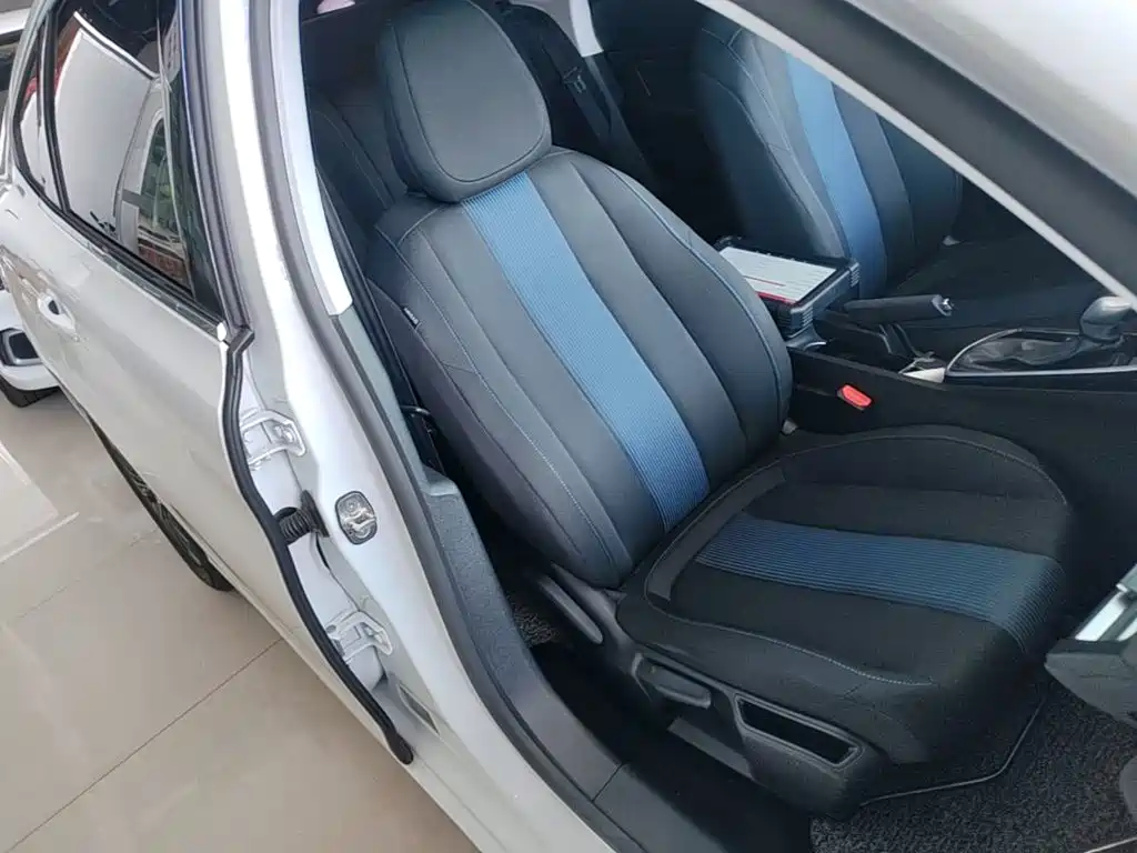 Peugeot 308 — миниатюра 25