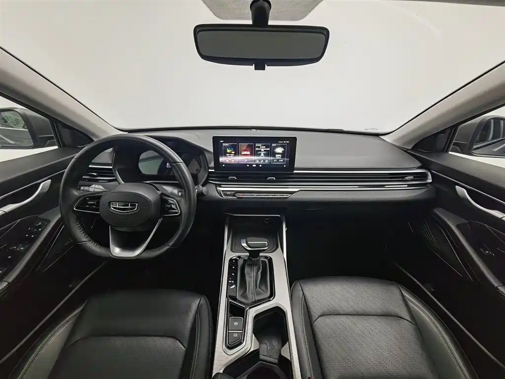Geely Emgrand 2022 4 1.5L CVT Luxury