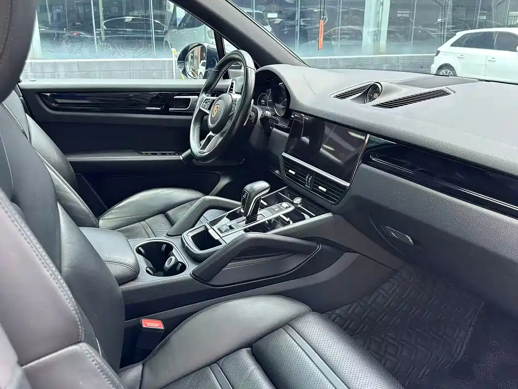 Porsche Cayenne — миниатюра 6