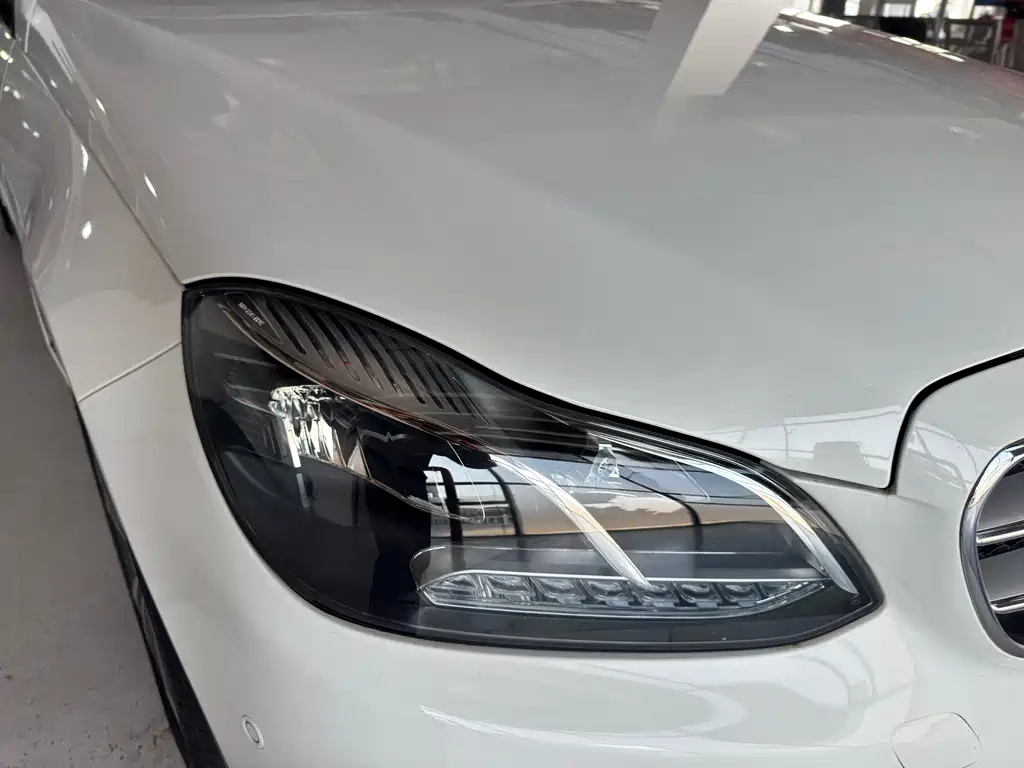 Mercedes-Benz E-Class — миниатюра 18