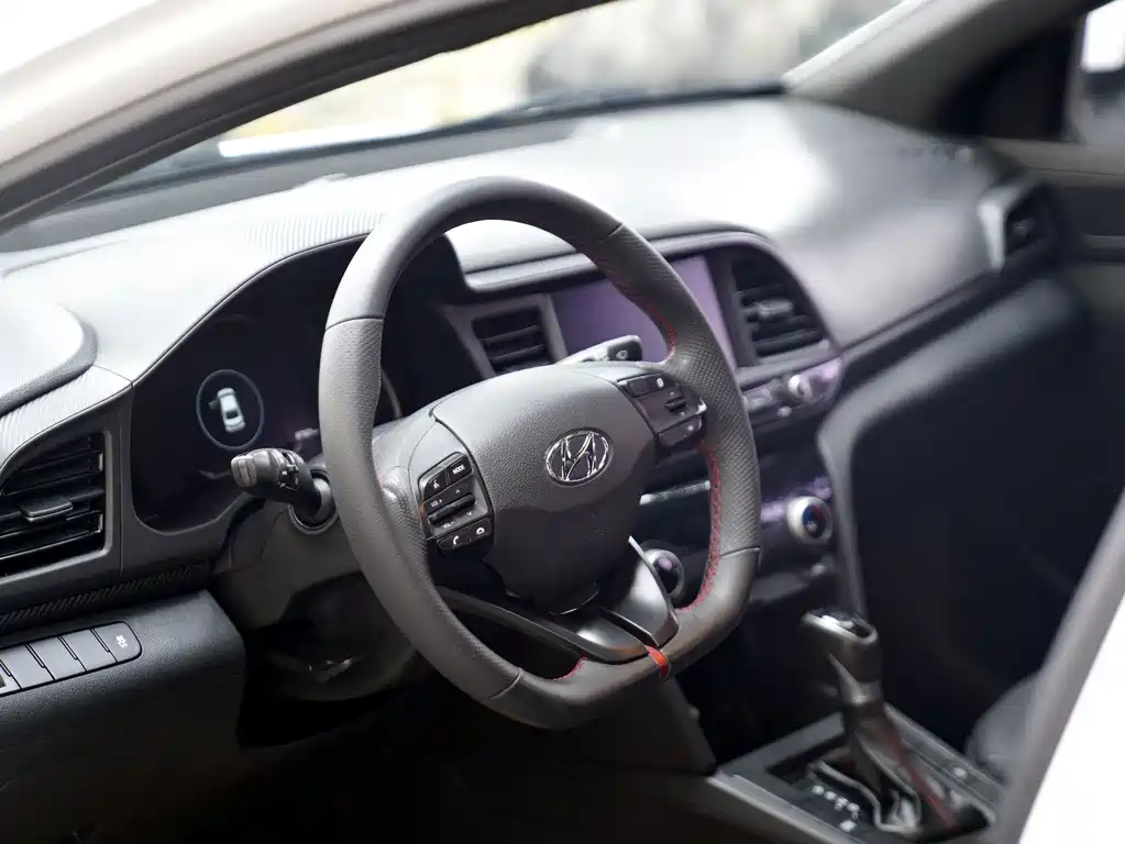 Hyundai Elantra — миниатюра 12