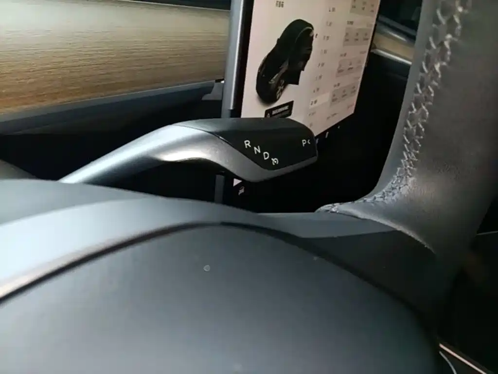Tesla Model Y — миниатюра 14