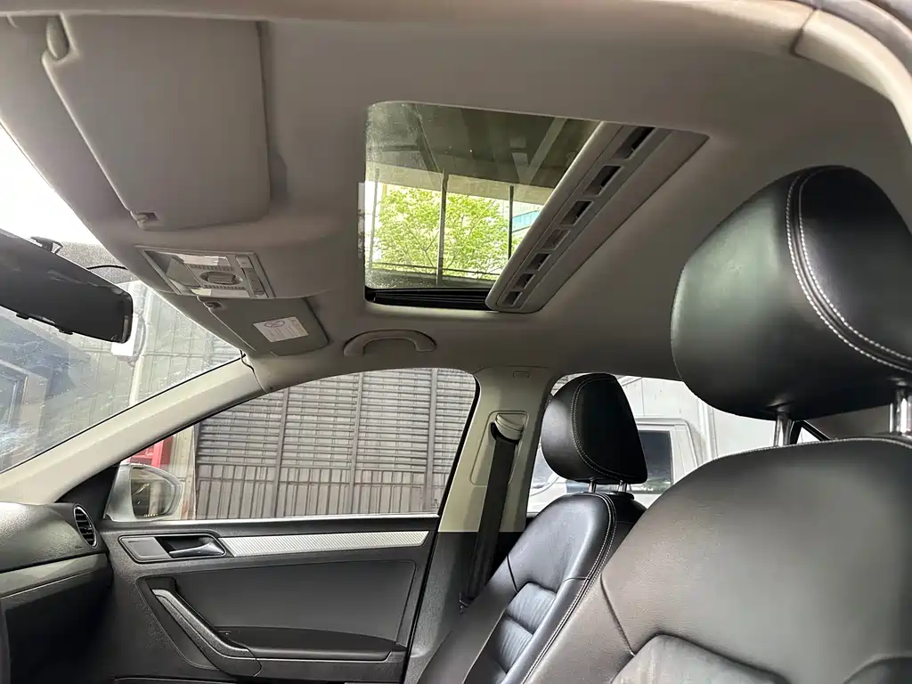 Volkswagen Jetta 2015 1.6L AT Luxury