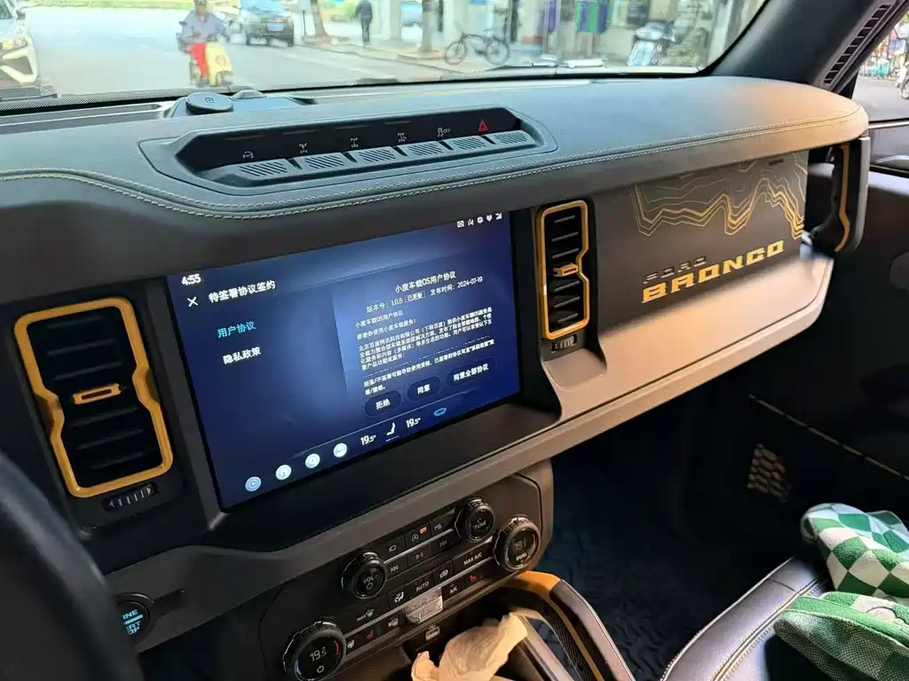 Ford Bronco — миниатюра 7
