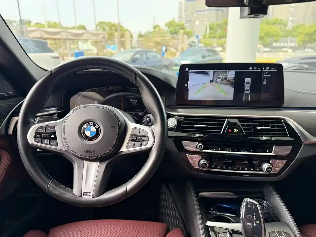 BMW 5 Series New Energy — миниатюра 11