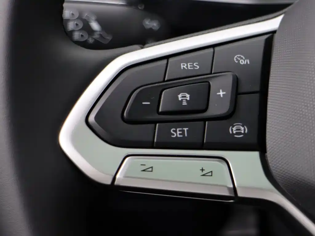 Volkswagen Tharu — миниатюра 10