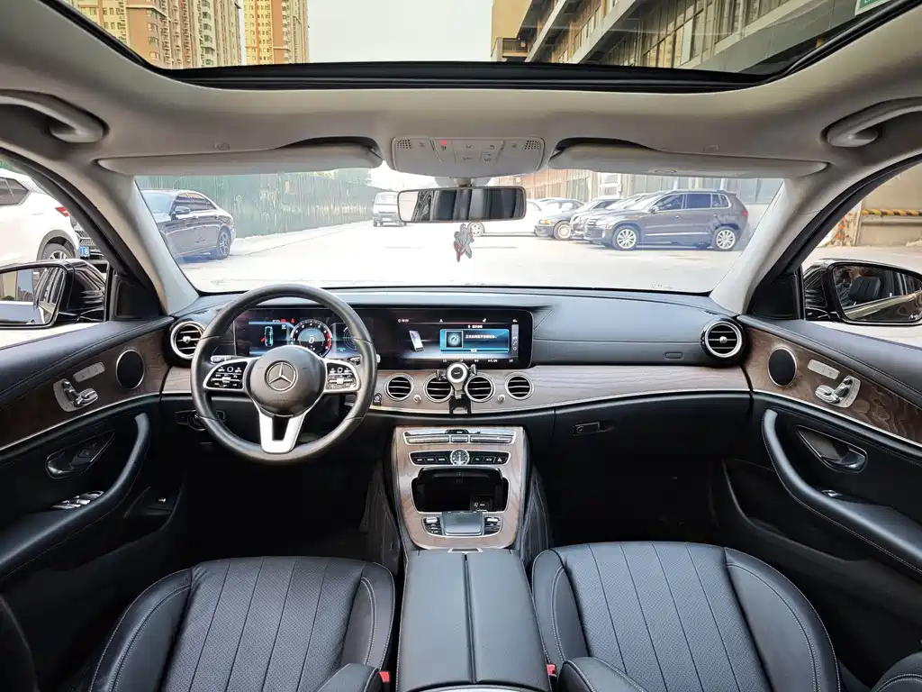Mercedes-Benz E-Class — миниатюра 5