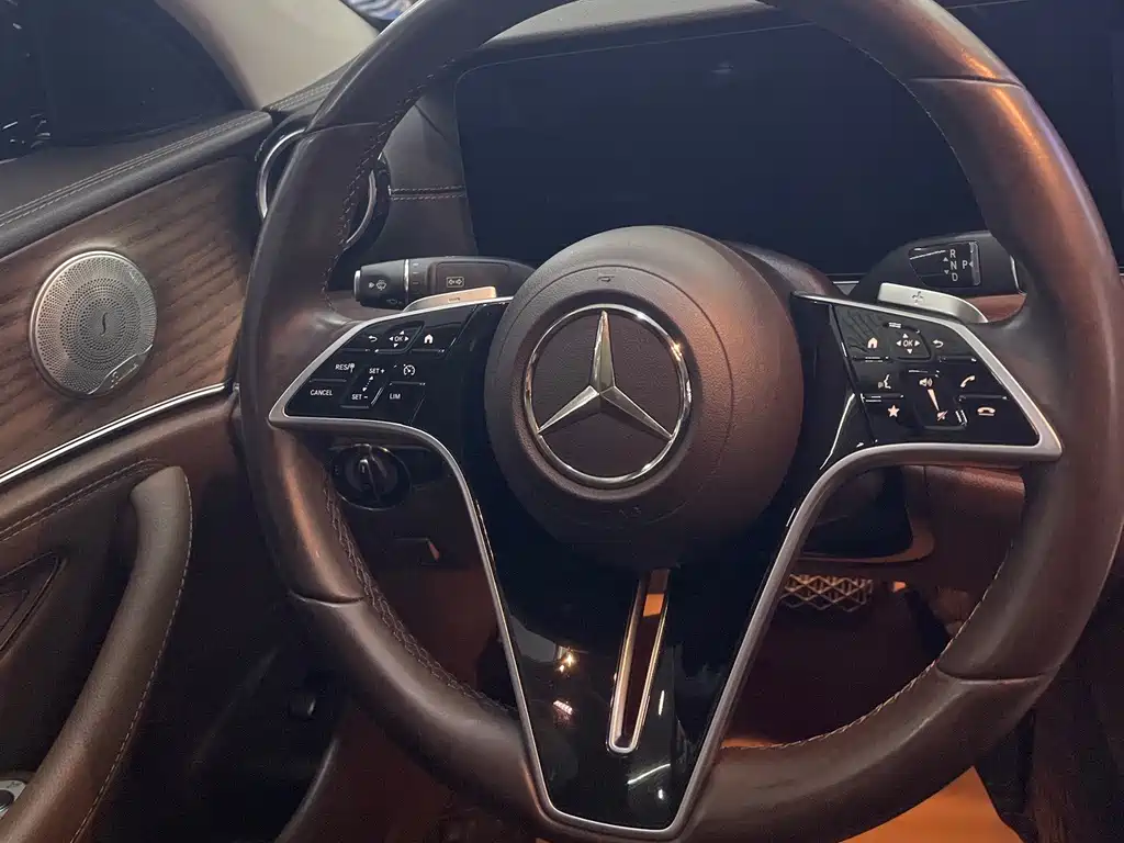 Mercedes-Benz E-Class — миниатюра 15