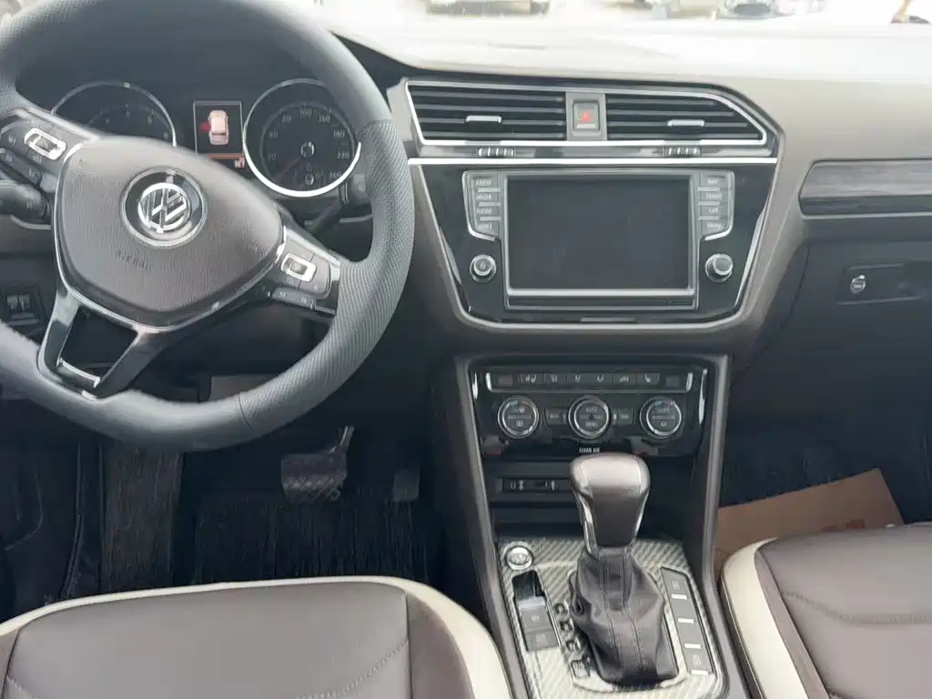 Volkswagen Tiguan L — миниатюра 2