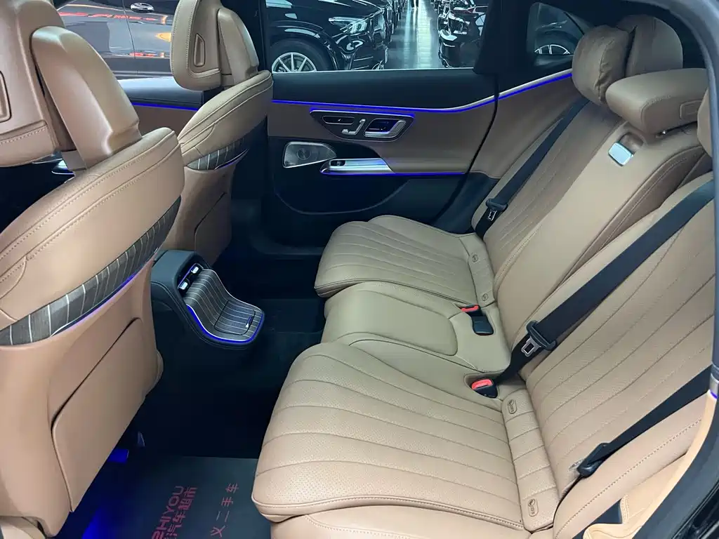 Mercedes-Benz E-Class — миниатюра 10