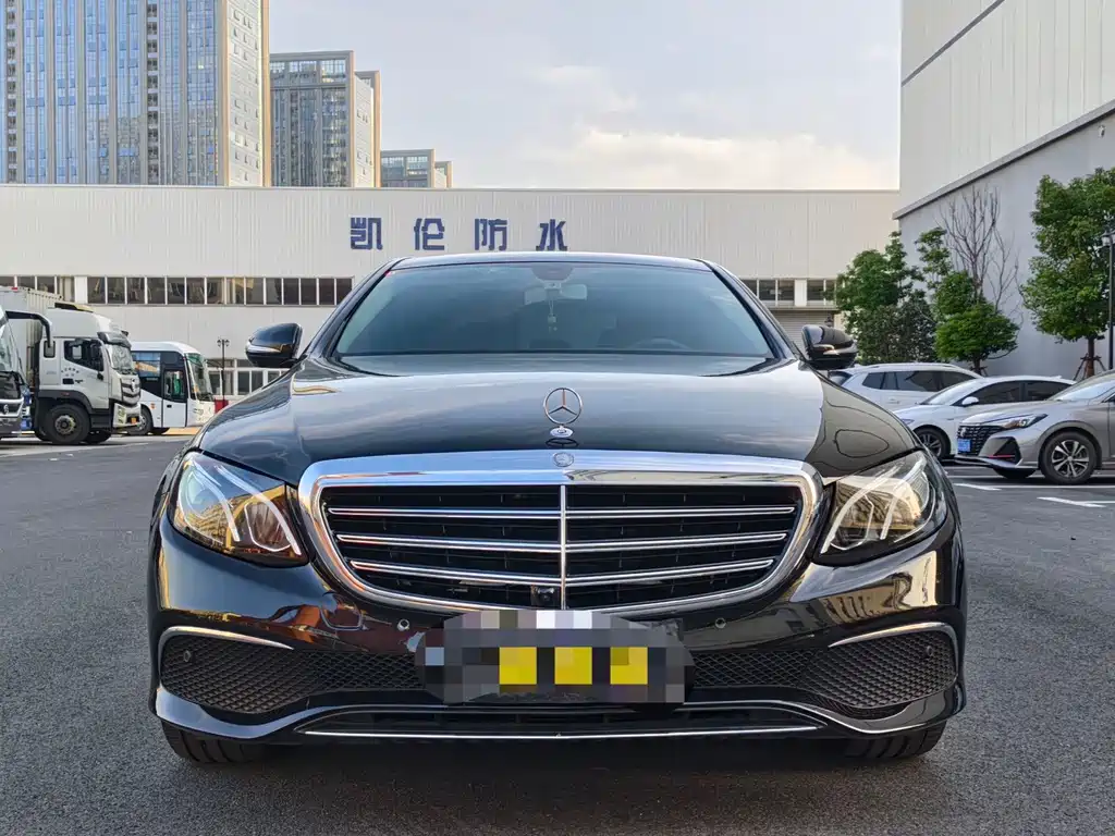 Mercedes-Benz E-Class — миниатюра 2