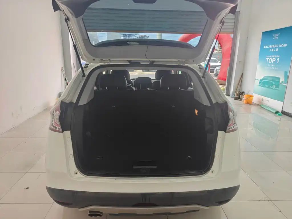 Luxgen U6 — миниатюра 16