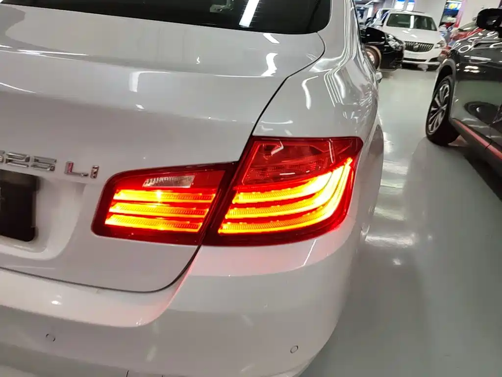BMW 5 Series — миниатюра 8