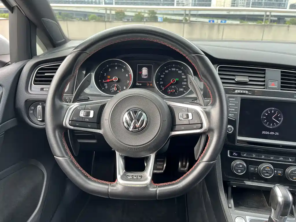 Volkswagen Golf GTI — миниатюра 9