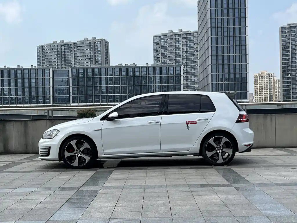 Volkswagen Golf GTI — миниатюра 4