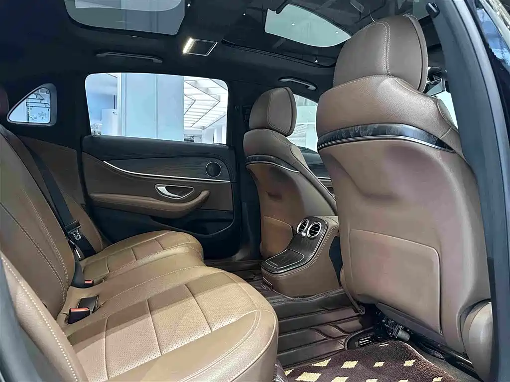 Mercedes-Benz E-Class — миниатюра 19