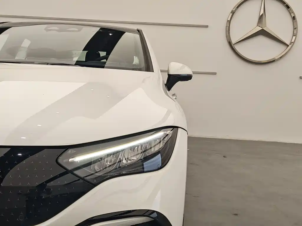 Mercedes-Benz EQE 2025 500 4MATIC Luxury
