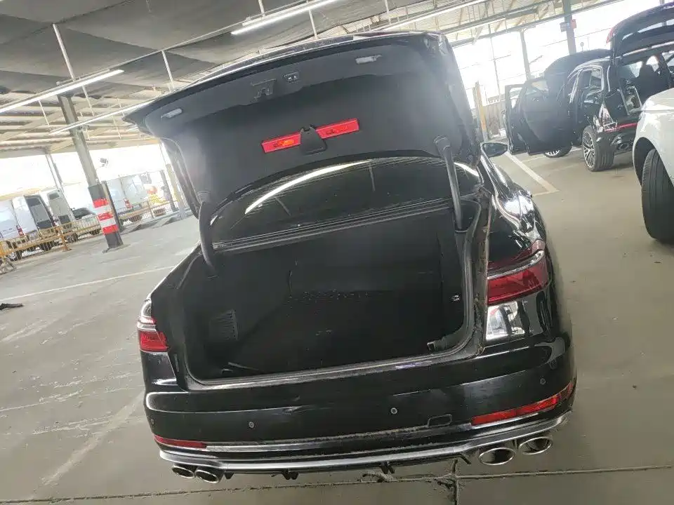 Audi A8 — миниатюра 8