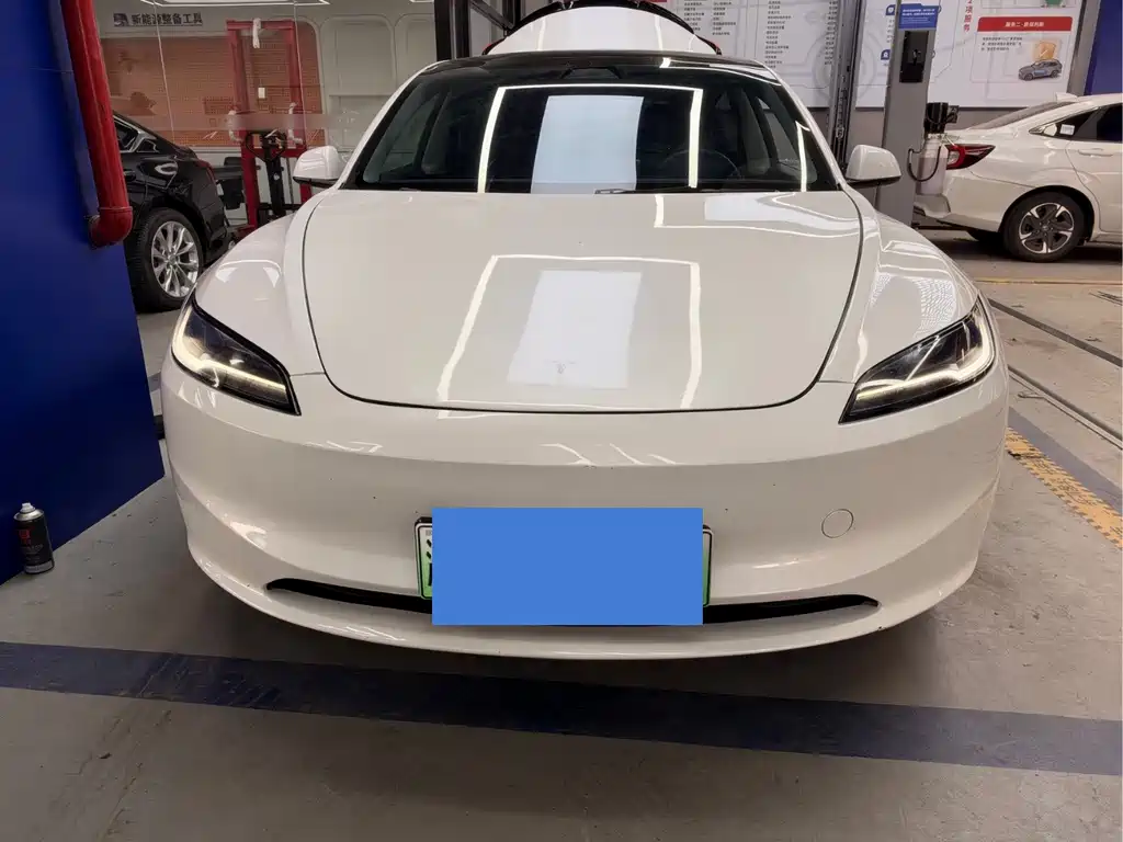 Tesla Model 3 — миниатюра 2