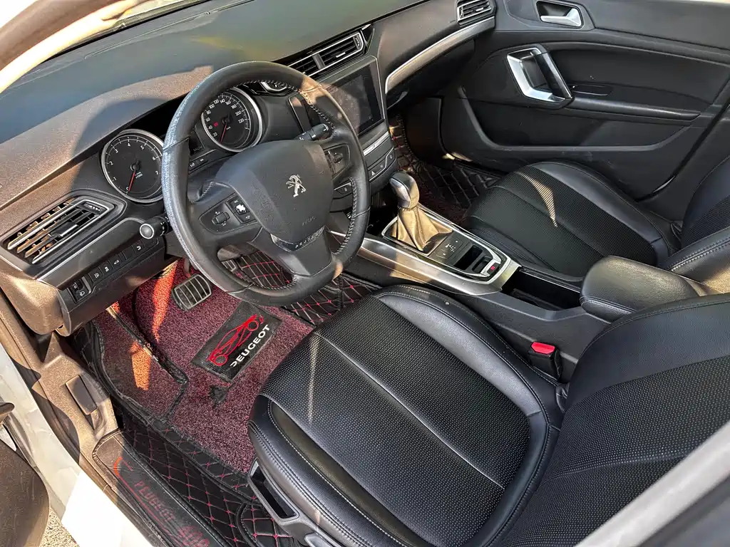 Peugeot 408 2015 1.2T AT Luxury