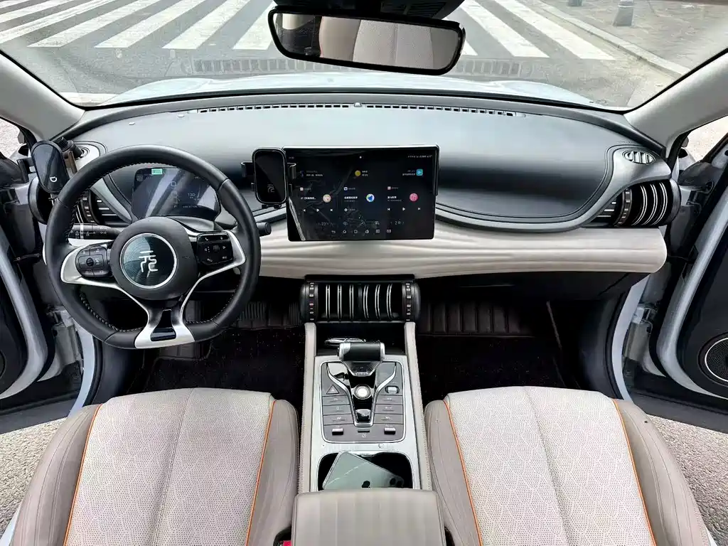 BYD Yuan Plus — миниатюра 8