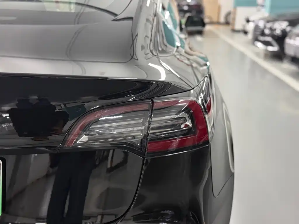 Tesla Model 3 — миниатюра 17