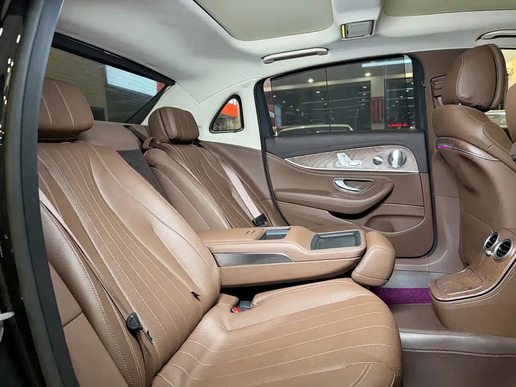 Mercedes-Benz E-Class — миниатюра 16