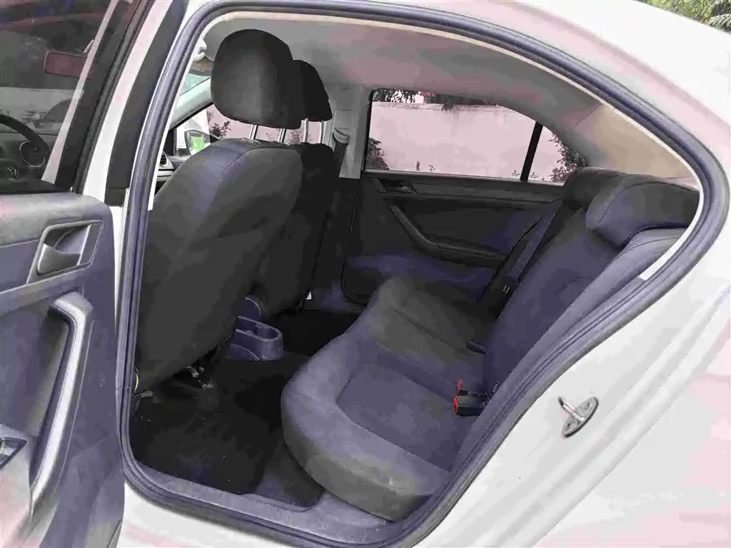 Volkswagen Jetta — миниатюра 10