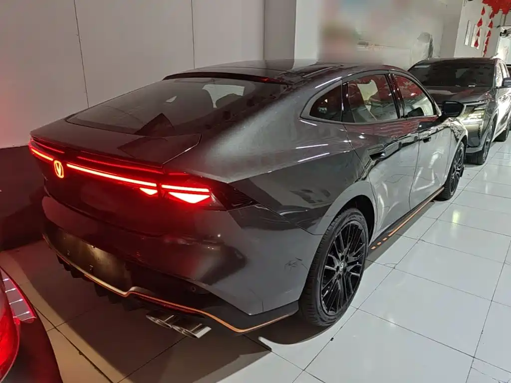 Changan UNI-V 2025 1.5T 500Bar Luxury Sport