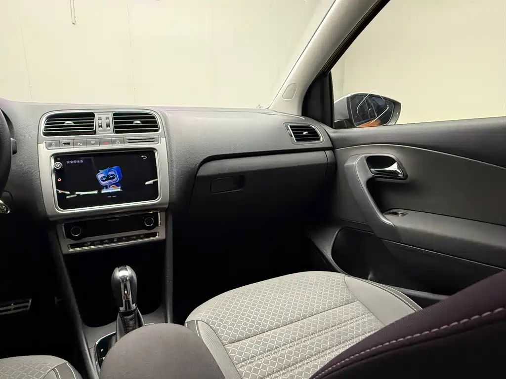 Volkswagen Polo — миниатюра 24