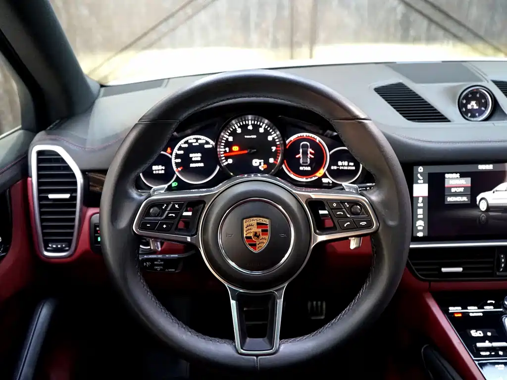 Porsche Cayenne — миниатюра 13