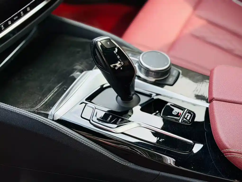 BMW 5 Series — миниатюра 11