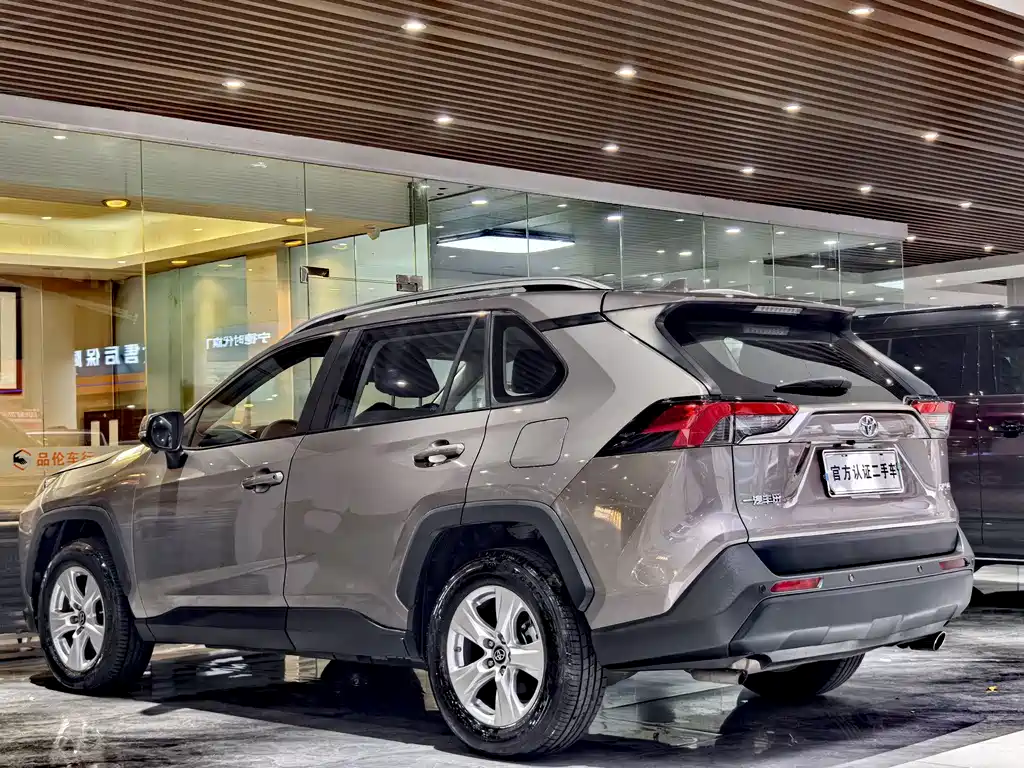Toyota RAV4 — миниатюра 17