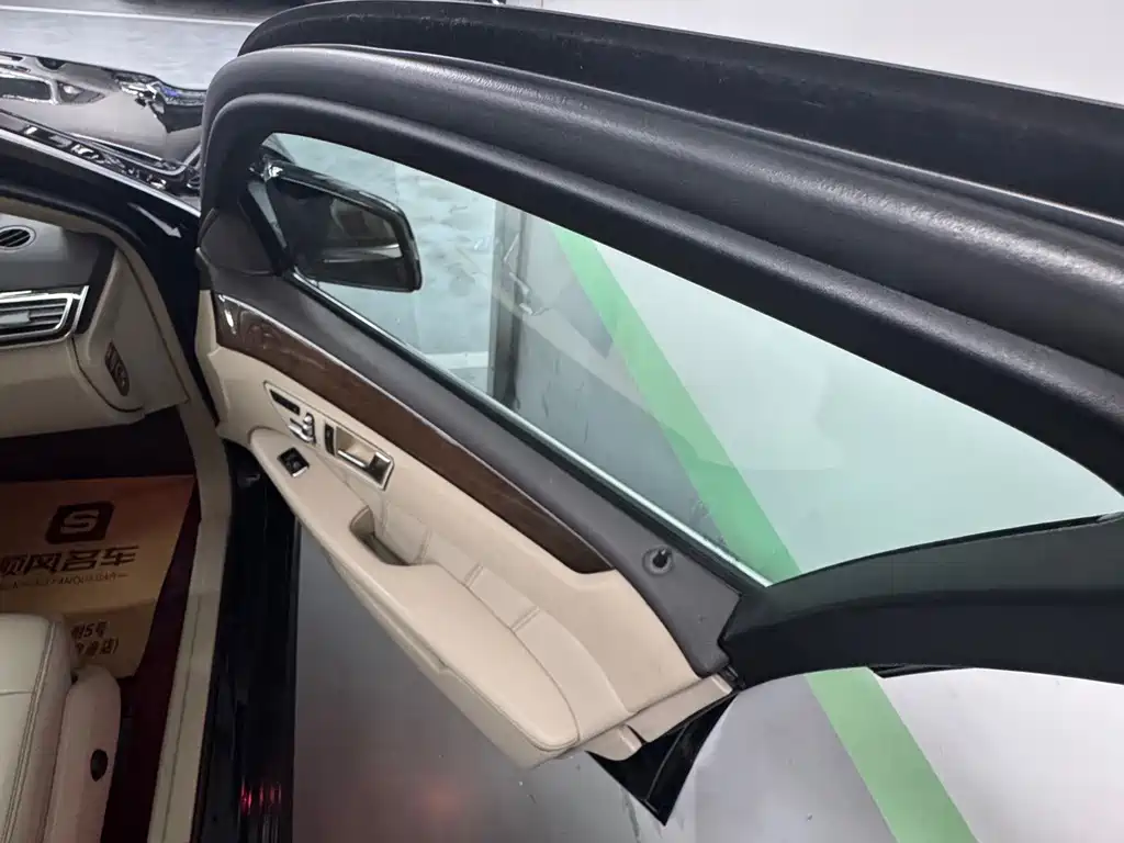 Mercedes-Benz E-Class — миниатюра 6