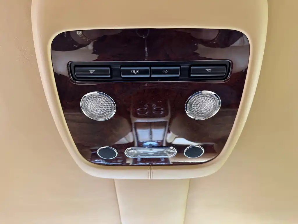 Bentley Flying Spur — миниатюра 28