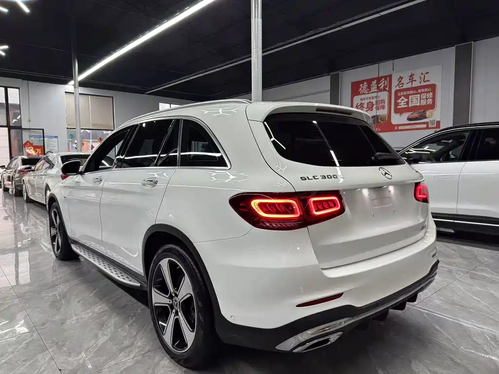 MERCEDES-BENZ GLC