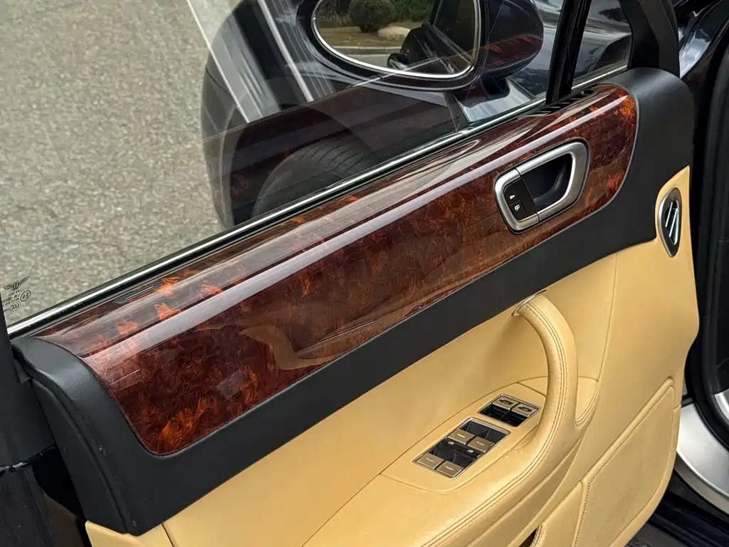 Bentley Flying Spur — миниатюра 26