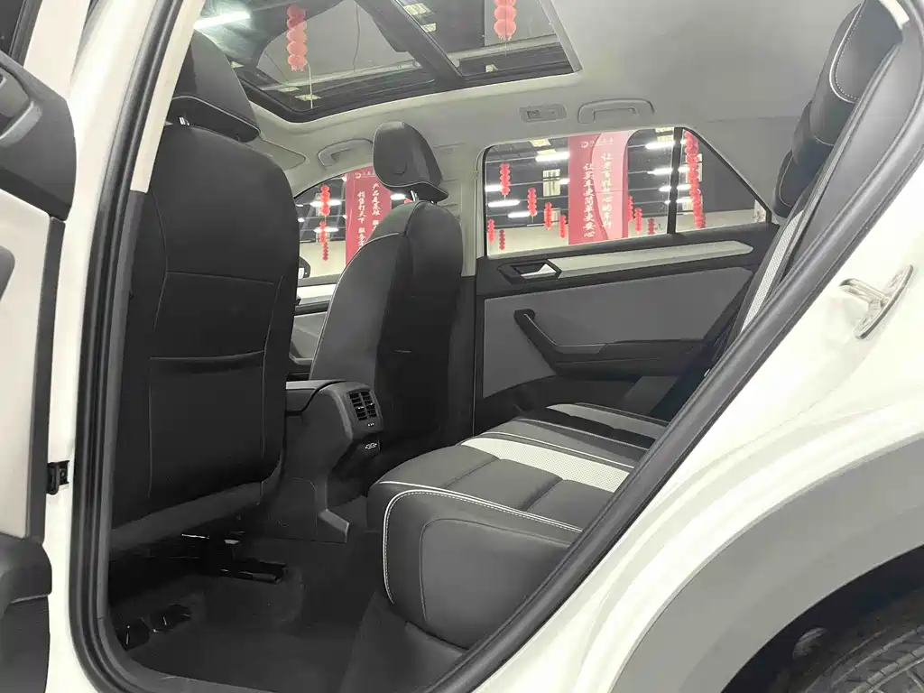 Volkswagen T-Roc 2024 280TSI DSG