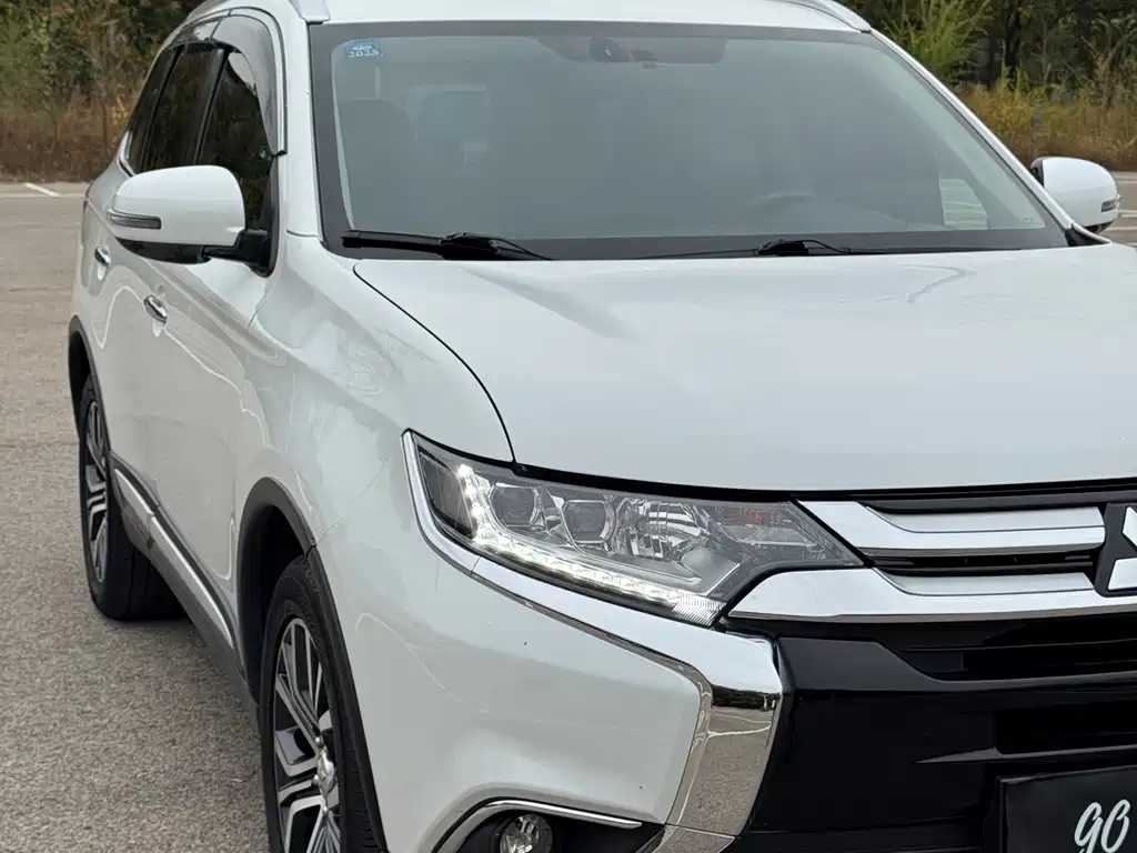 Mitsubishi Outlander — миниатюра 7