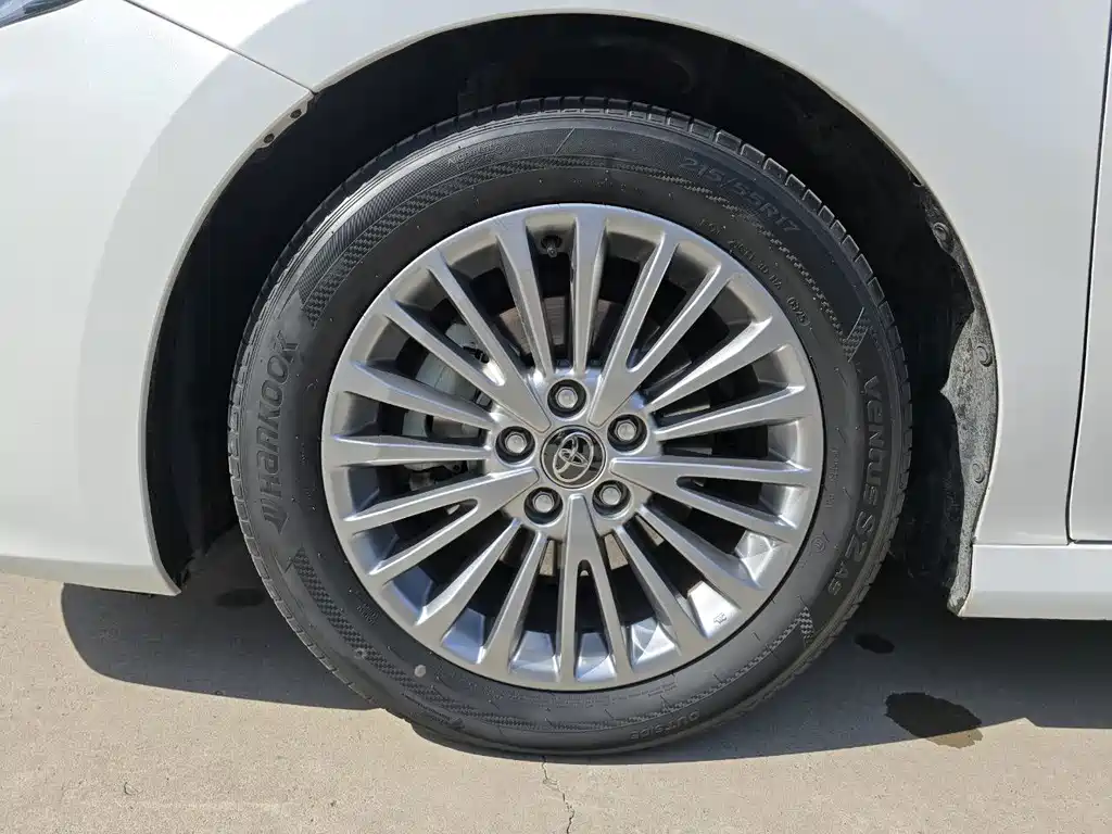 Toyota Camry — миниатюра 12