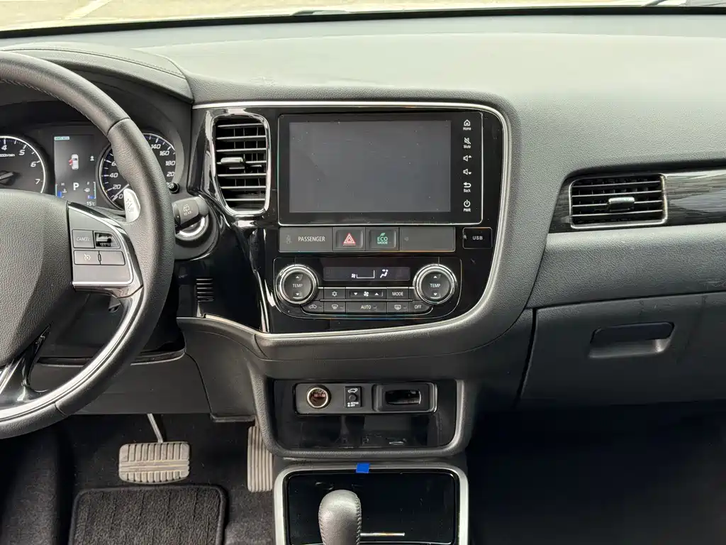 Mitsubishi Outlander — миниатюра 15