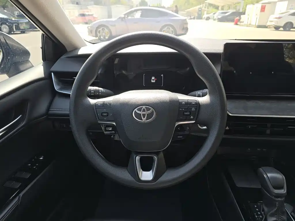 Toyota Camry — миниатюра 13