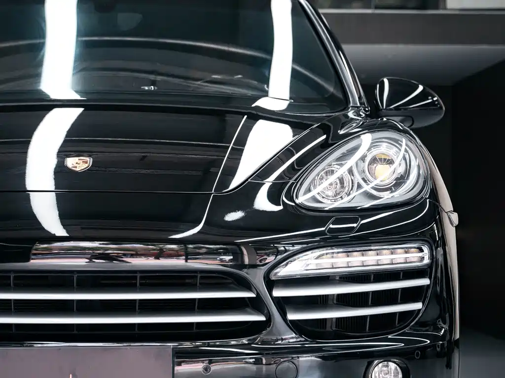 Porsche Cayenne — миниатюра 5
