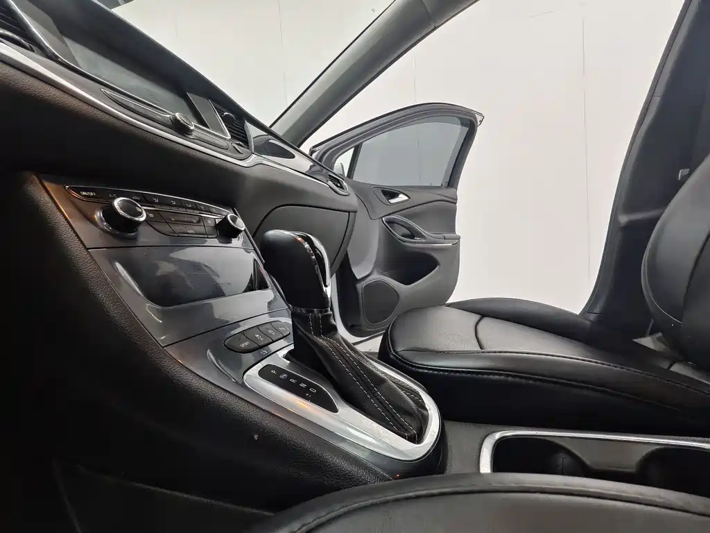 Buick Verano — миниатюра 12