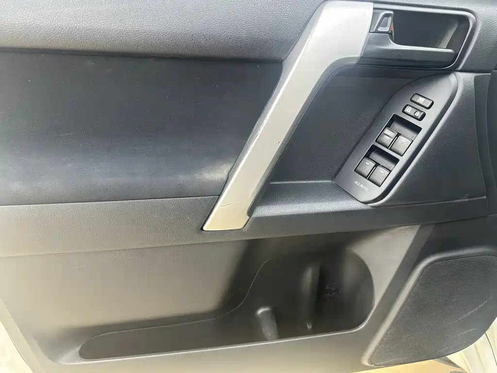 Toyota Prado — миниатюра 11