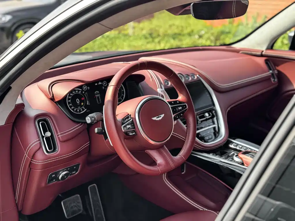 Aston Martin DBX 2021 4.0T V8