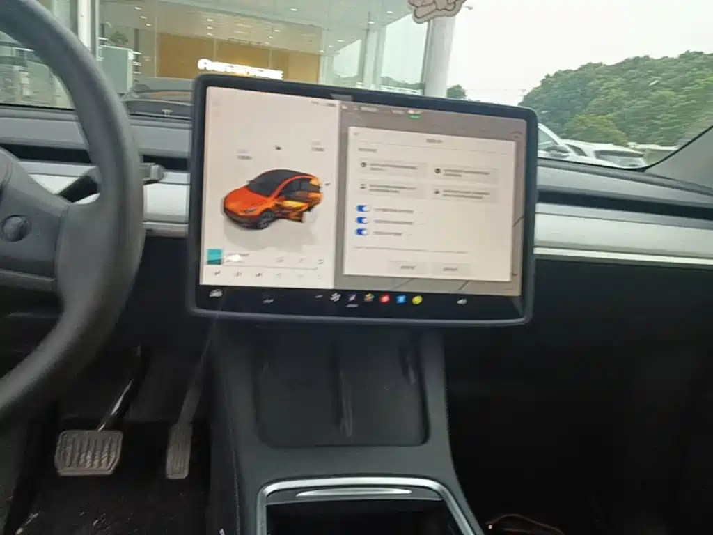 Tesla Model Y — миниатюра 13