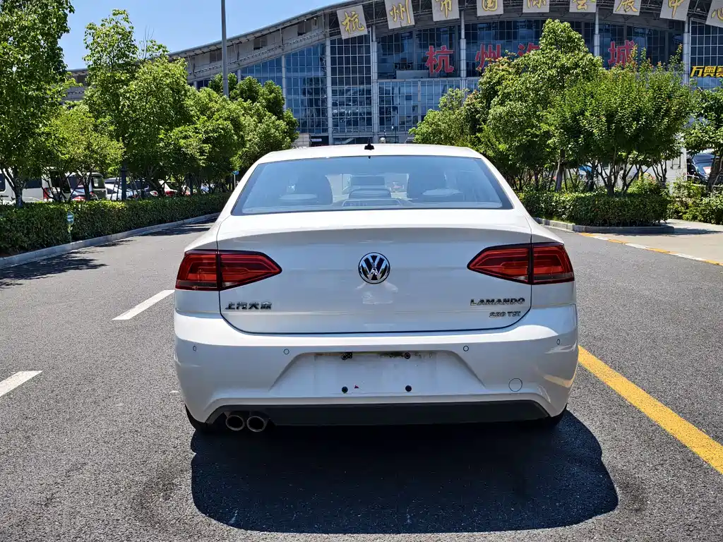 Volkswagen Lamando 2017 230TSI DSG