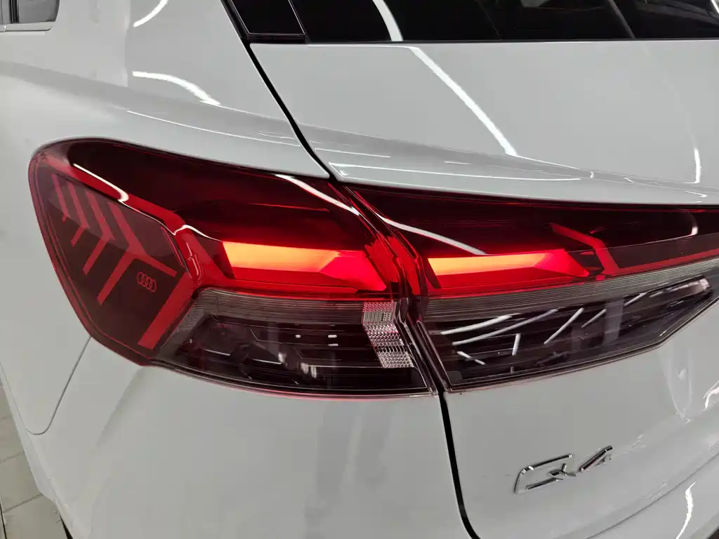 Audi Q4 e-tron — миниатюра 18