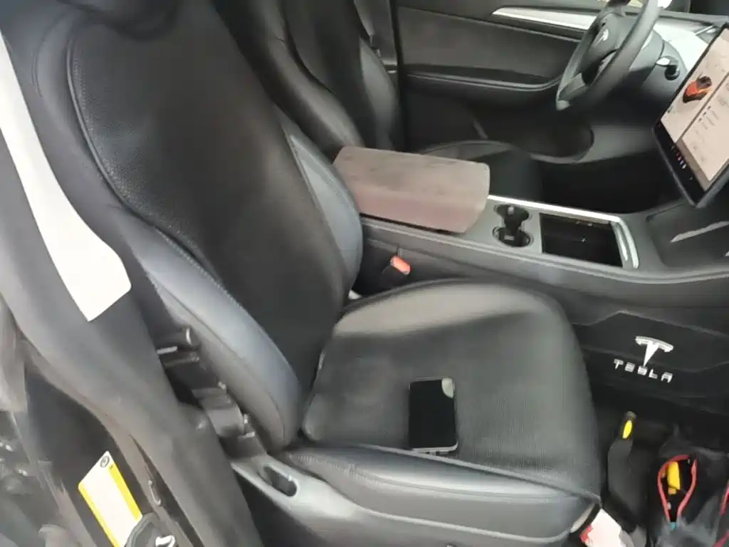 Tesla Model Y — миниатюра 25
